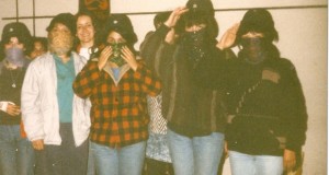 MUJERES TRAS LAS REJAS