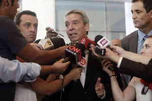 Santiago 09 de marzo de 2016 Carlos Ominami realiza punto de prensa tras ser formalizado enel centro de justicia en la arista del caso SQM FRANCISCO CASTILLO D./AGENCIAUNO